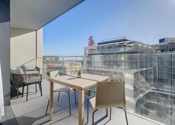 Mercury-Tower Modern Apartment