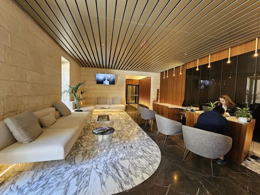 Mercury-tower Modern